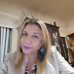 Meet your Posher, Aurora